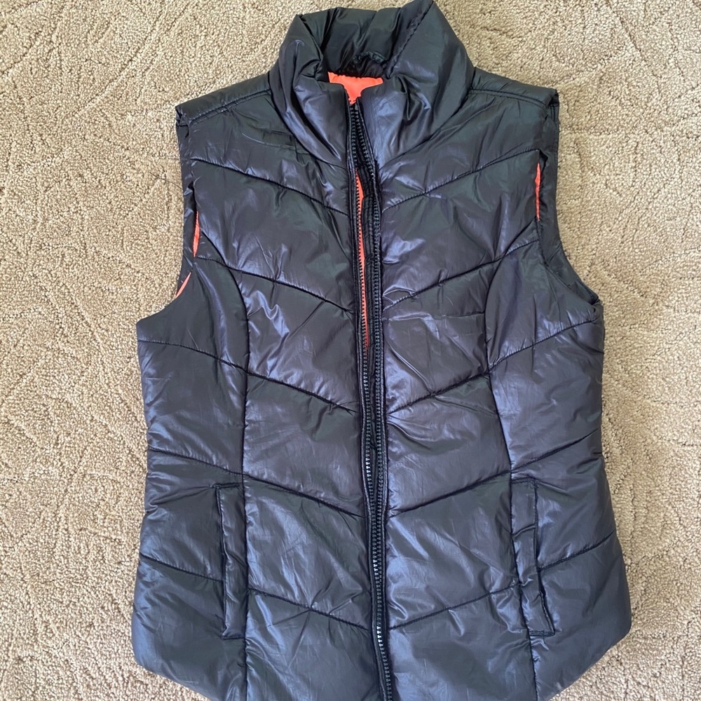 Women’s black vest (medium)